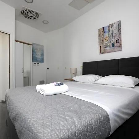 Apartment Dr With Free Private Parking *