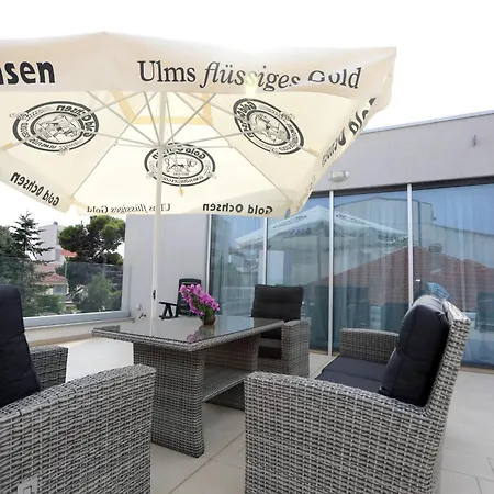 Apartment Dr With Free Private Parking *
