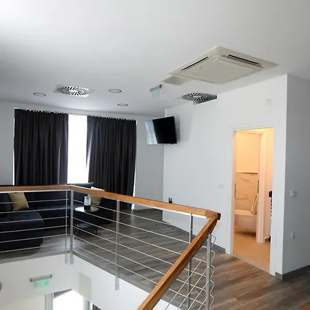 Apartment Dr With Free Private Parking