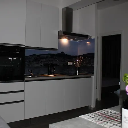 Dr With Free Private Parking Apartment