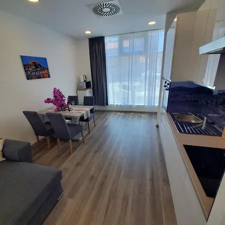 Apartment Dr With Free Private Parking