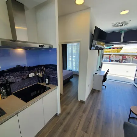 Apartment Dr With Free Private Parking *