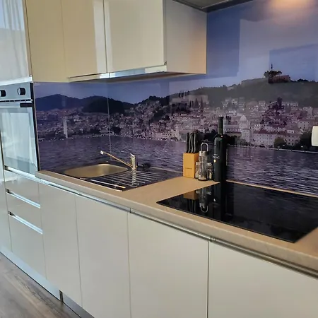 Apartment Dr With Free Private Parking *