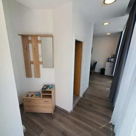 Dr With Free Private Parking Apartment