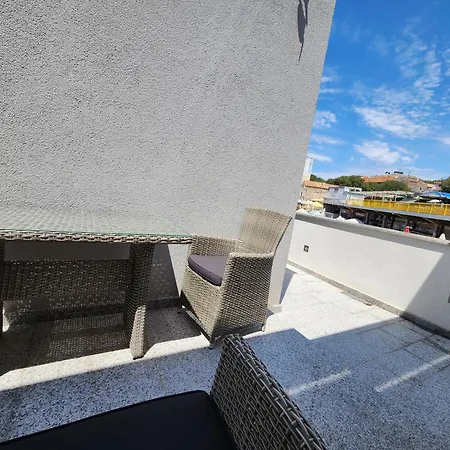Apartment Dr With Free Private Parking